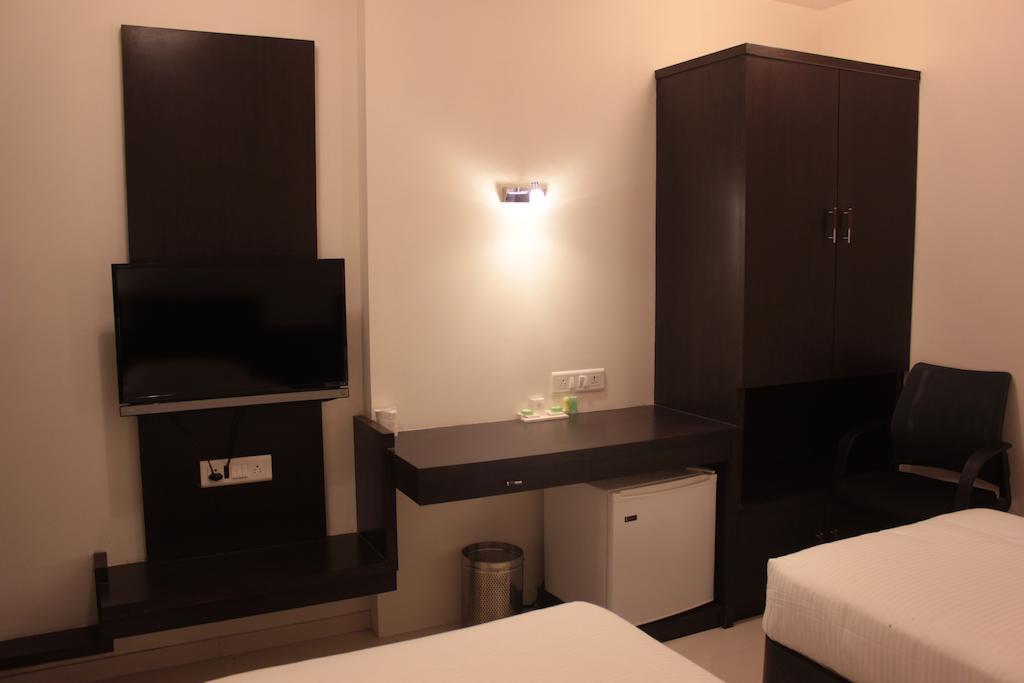 Hotel Magnum Inn Junagadh Buitenkant foto