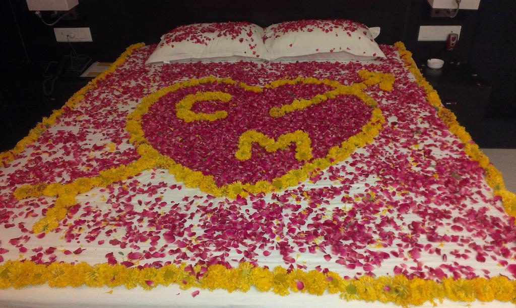 Hotel Magnum Inn Junagadh Buitenkant foto