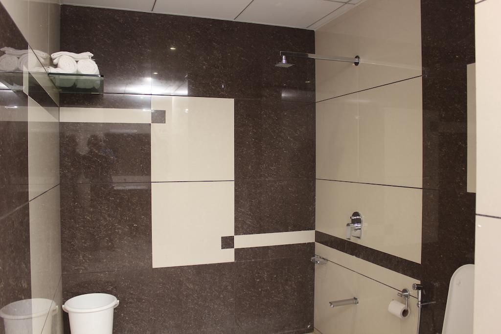Hotel Magnum Inn Junagadh Buitenkant foto