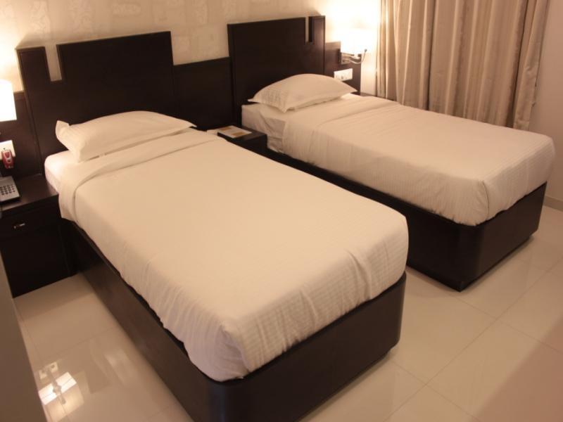 Hotel Magnum Inn Junagadh Buitenkant foto