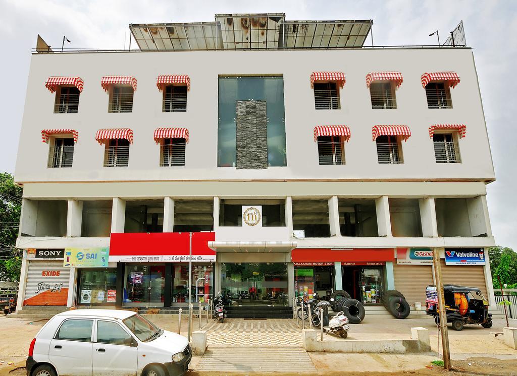 Hotel Magnum Inn Junagadh Buitenkant foto