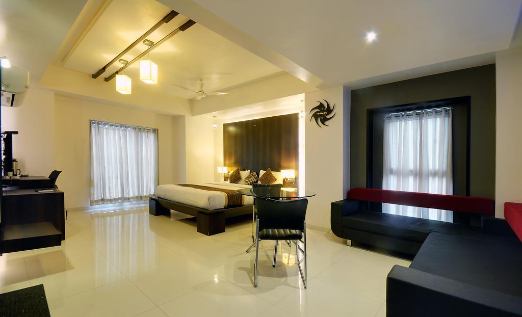 Hotel Magnum Inn Junagadh Buitenkant foto
