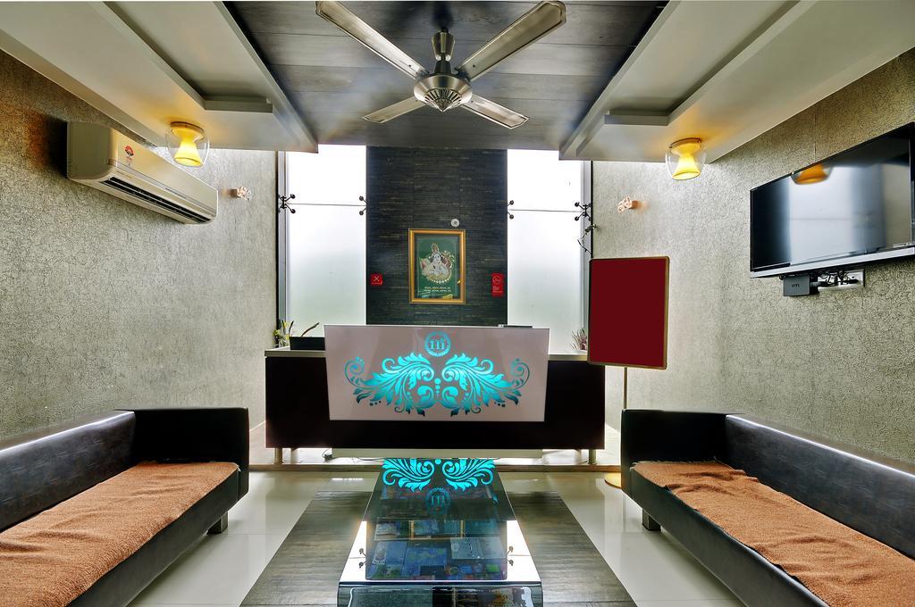 Hotel Magnum Inn Junagadh Buitenkant foto