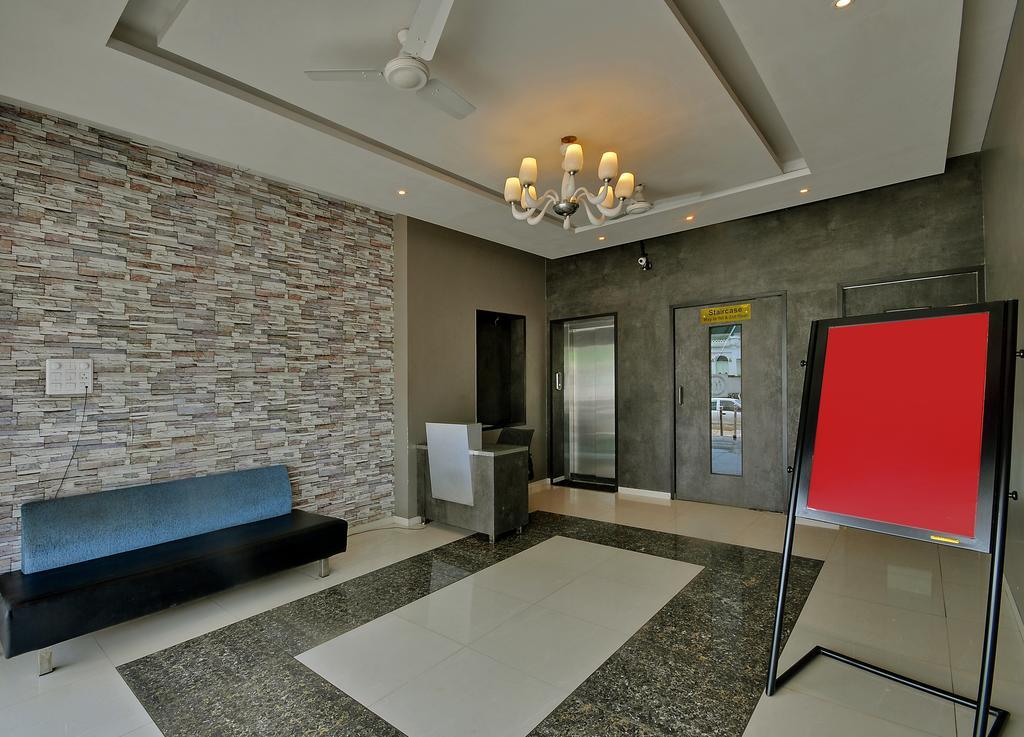 Hotel Magnum Inn Junagadh Buitenkant foto