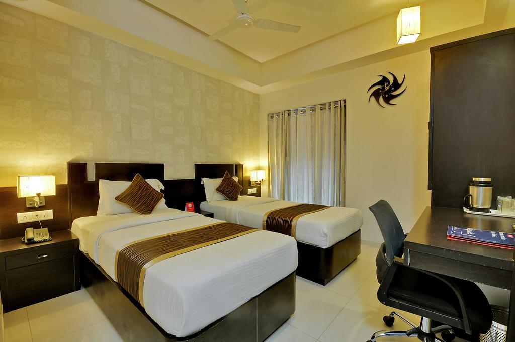 Hotel Magnum Inn Junagadh Buitenkant foto