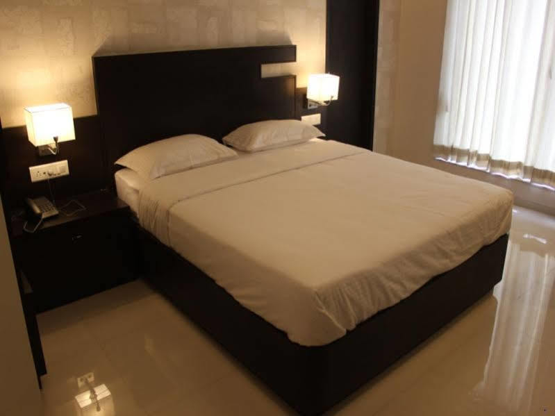 Hotel Magnum Inn Junagadh Buitenkant foto