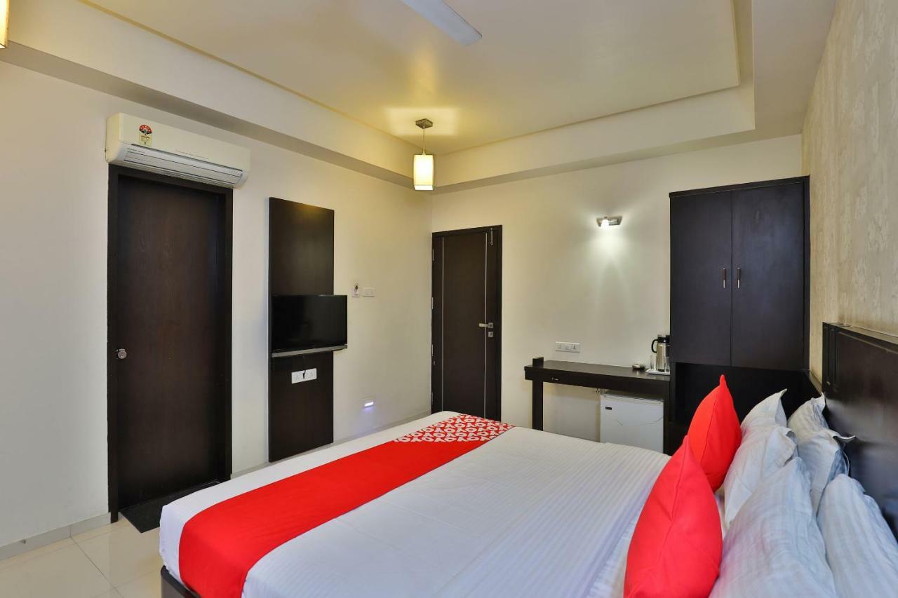 Hotel Magnum Inn Junagadh Buitenkant foto
