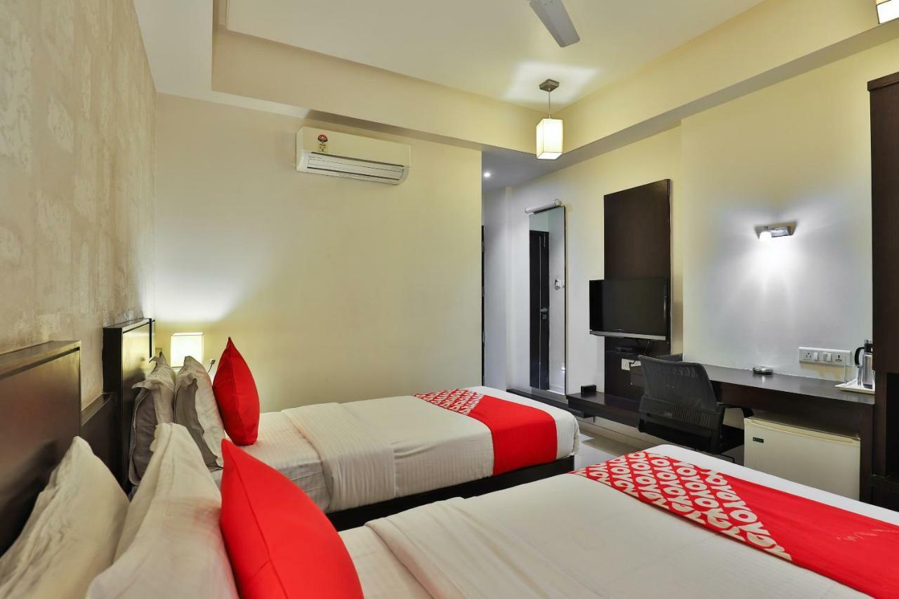 Hotel Magnum Inn Junagadh Buitenkant foto