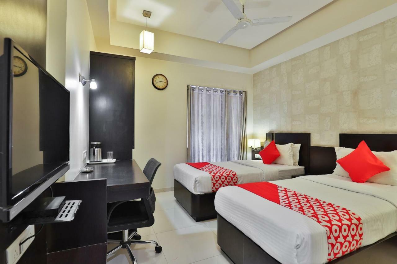 Hotel Magnum Inn Junagadh Buitenkant foto