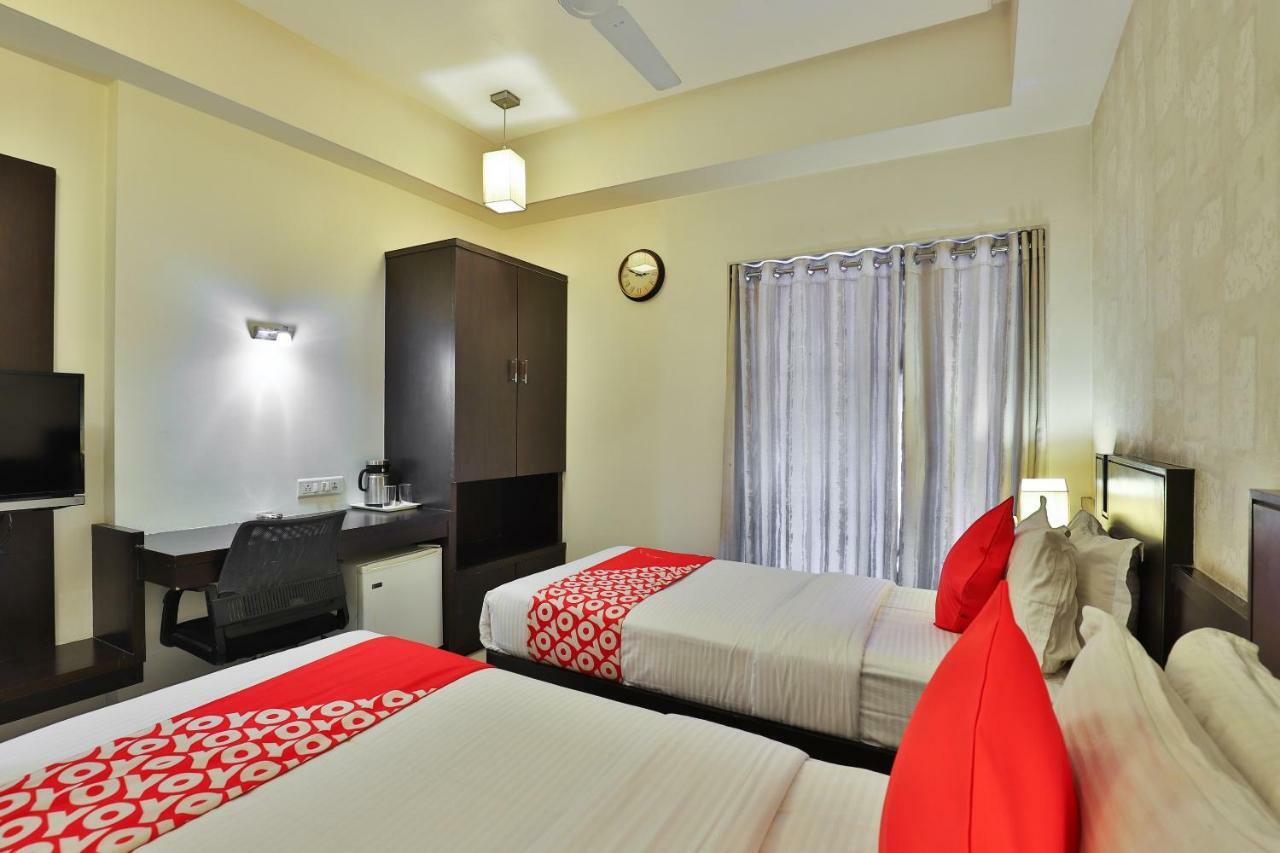 Hotel Magnum Inn Junagadh Buitenkant foto