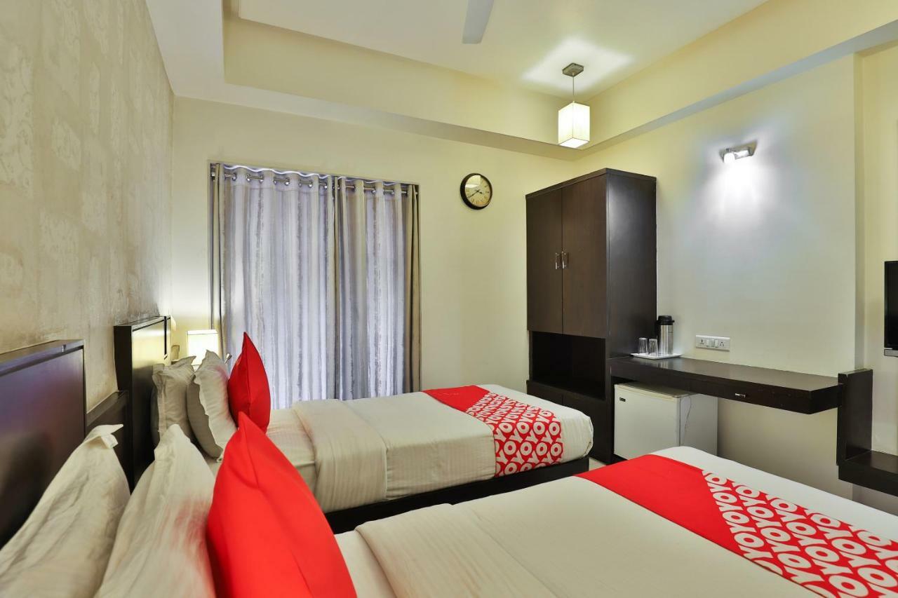 Hotel Magnum Inn Junagadh Buitenkant foto