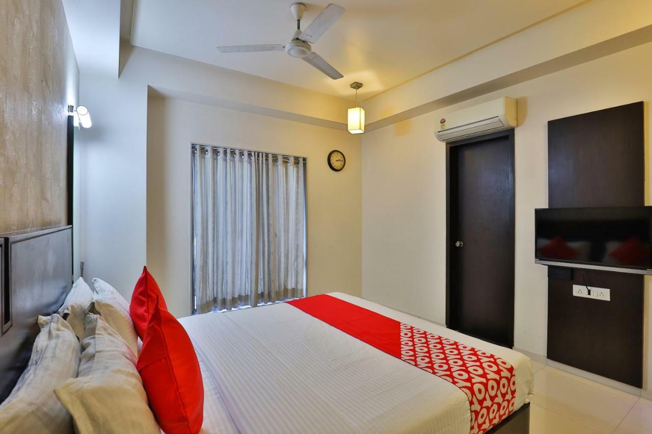 Hotel Magnum Inn Junagadh Buitenkant foto