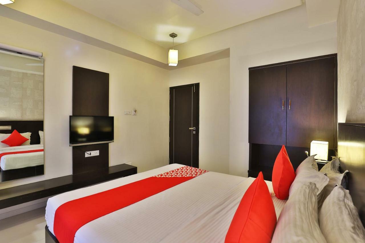 Hotel Magnum Inn Junagadh Buitenkant foto