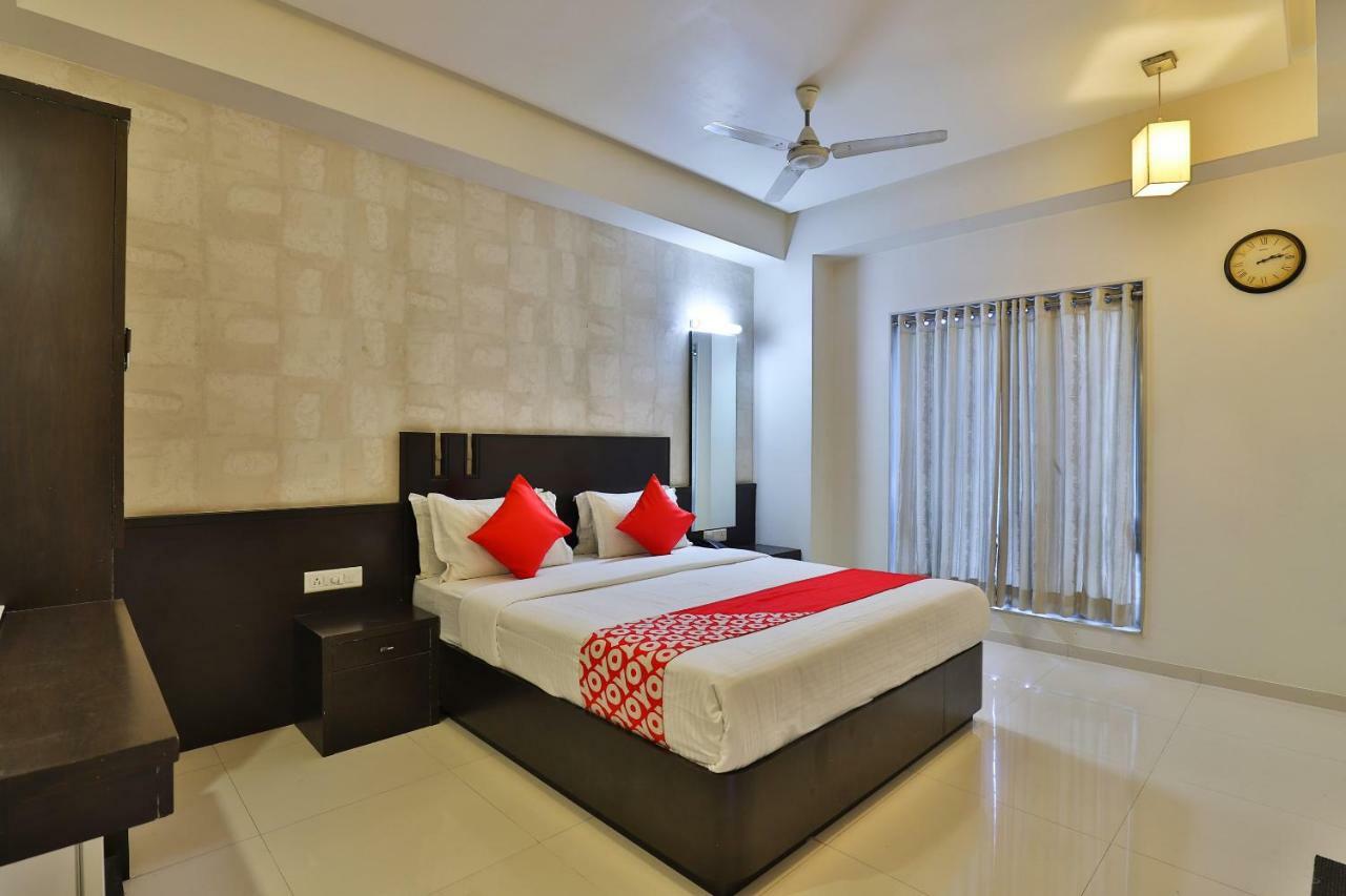 Hotel Magnum Inn Junagadh Buitenkant foto